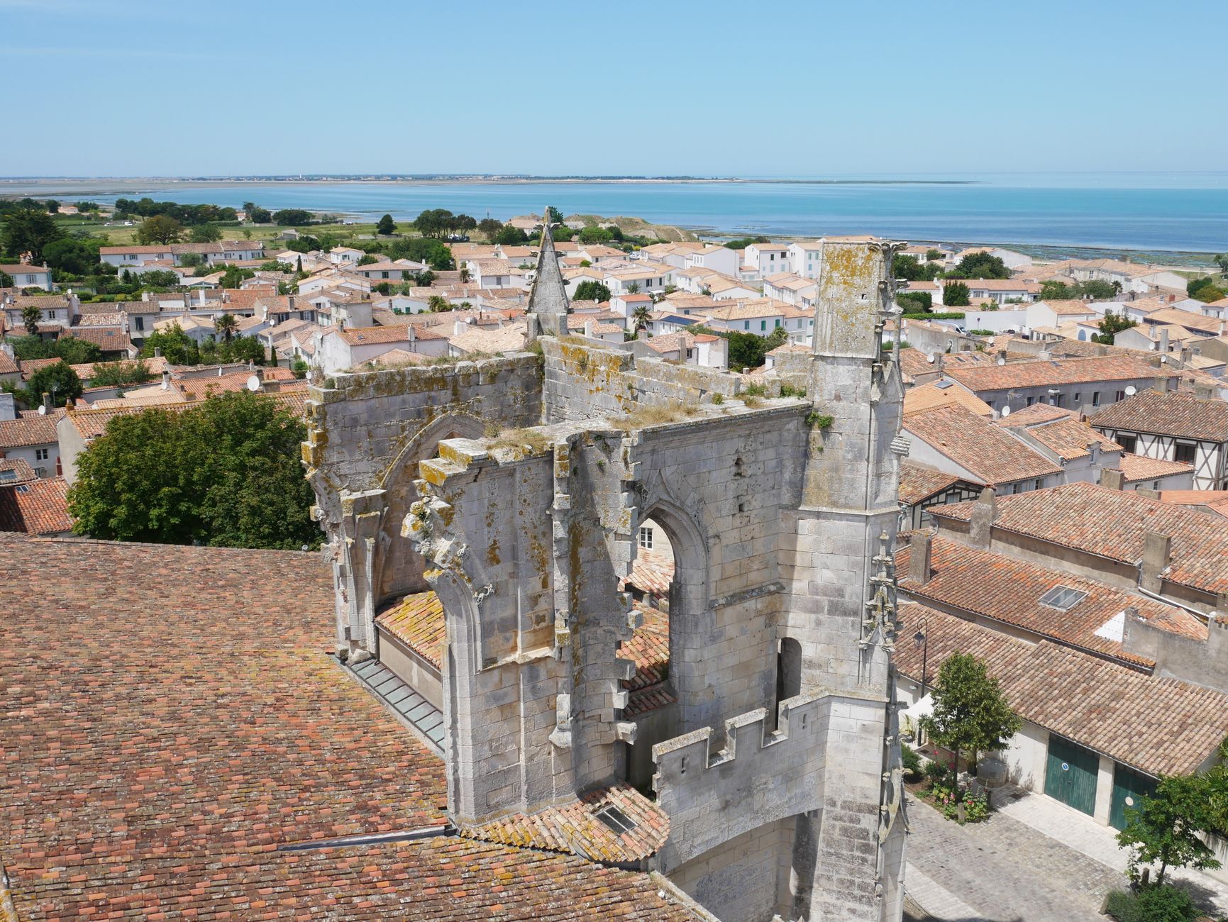 Bâchage de toiture équipe à Bordeaux